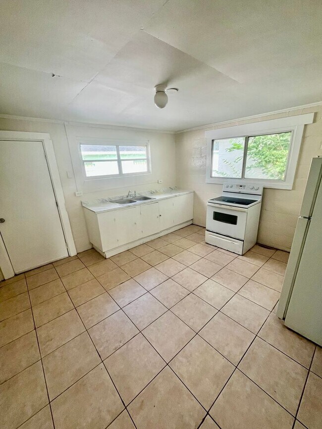Foto del edificio - SPACIOUS 1BR/1BA Lakeland Duplex
