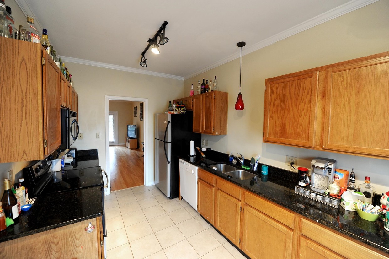 Kitchen - Cobbham Oaks Apartments