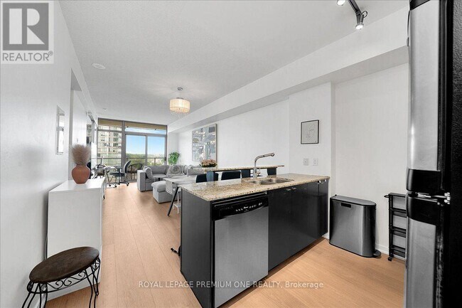 Building Photo - 103 The Queensway