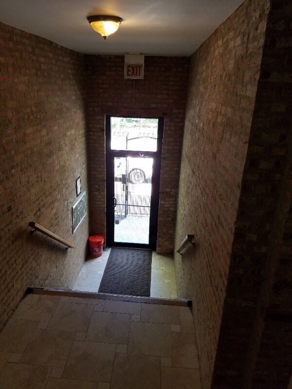 Building Photo - 1323 E Marquette Rd