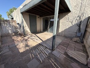 Building Photo - 5910 W Golden Ln