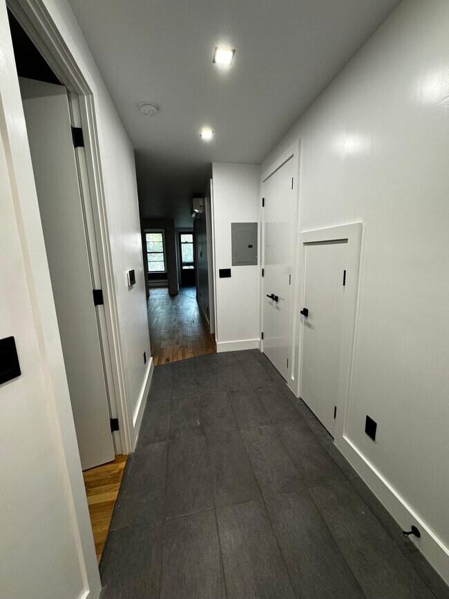 Building Photo - 6080 Catalpa Ave