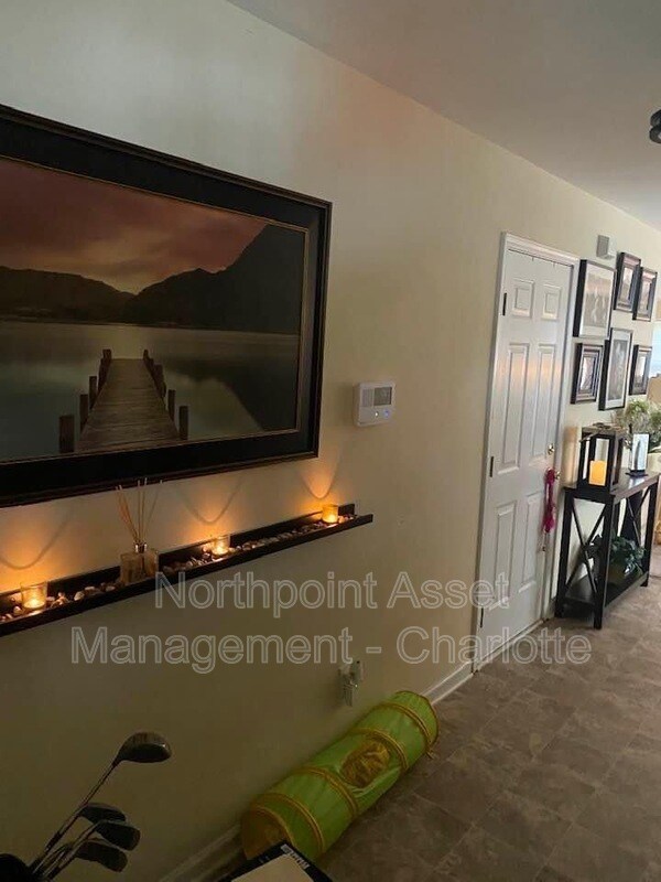 Building Photo - 8727 Sharonbrook Dr