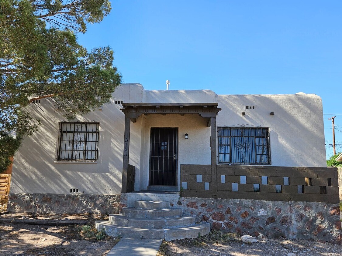 Primary Photo - Charming Home in Central El Paso