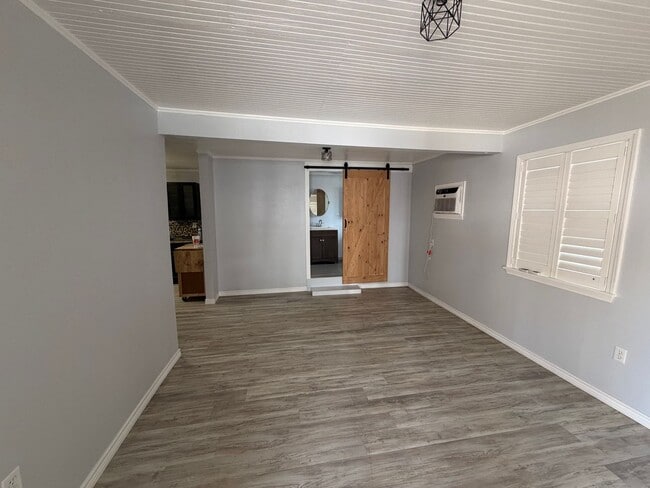 Building Photo - This studio apartment is conveniently located one block from Spohn Shoreline,