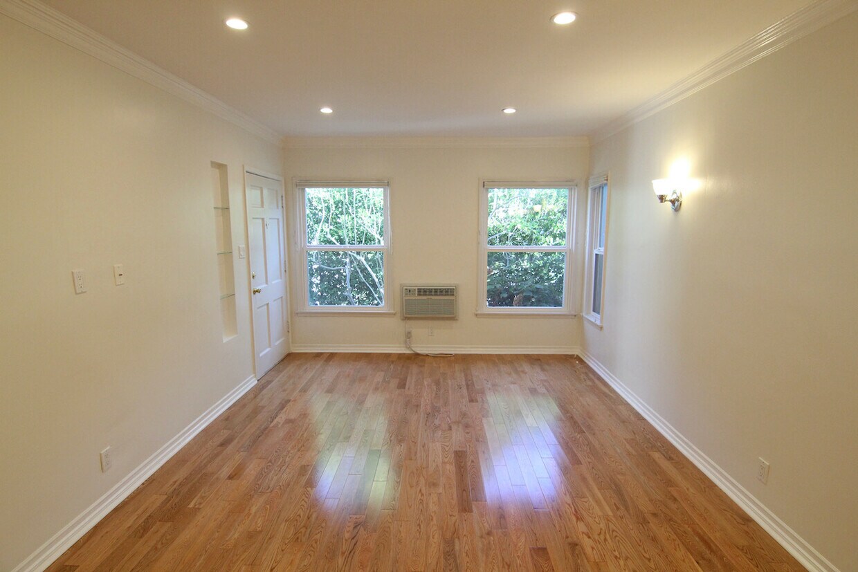 Foto principal - 1217 Beverly Green Dr