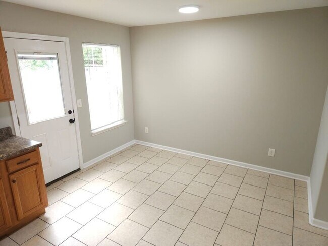 Building Photo - 705 Crestland Ave