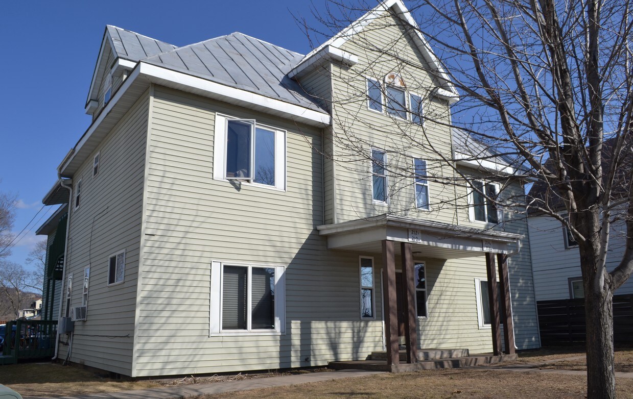 Primary Photo - 212 West Ave N