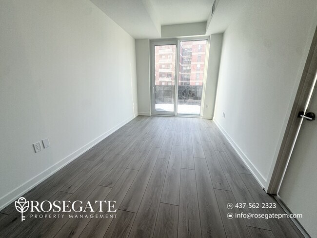 Photo du bâtiment - 2-Bedroom Condo with Parking, Private Garage, Locker & Balcony in Mississauga