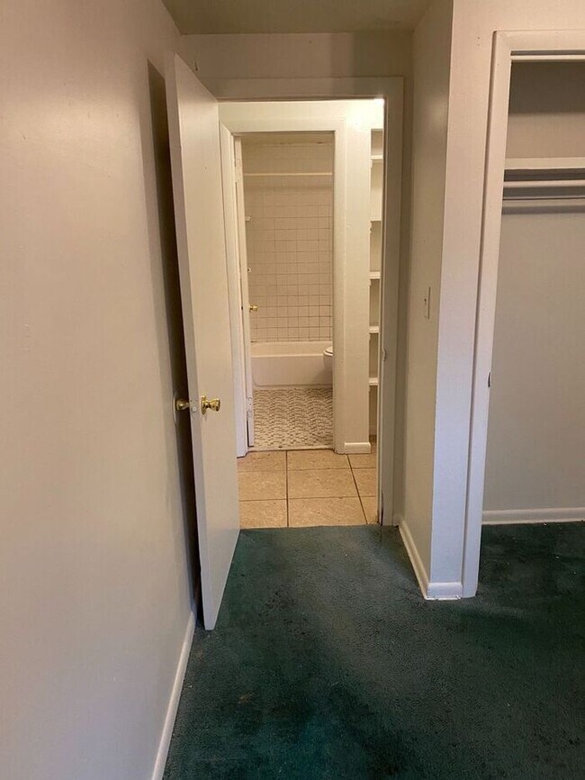 Building Photo - 3/1 in Woodland Acres in Arlington!