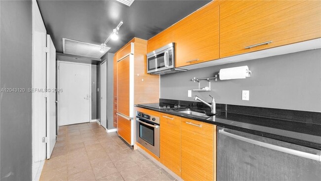 Building Photo - 50 Biscayne Blvd