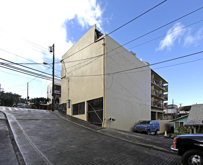 Building Photo - 2416 Kalihi St