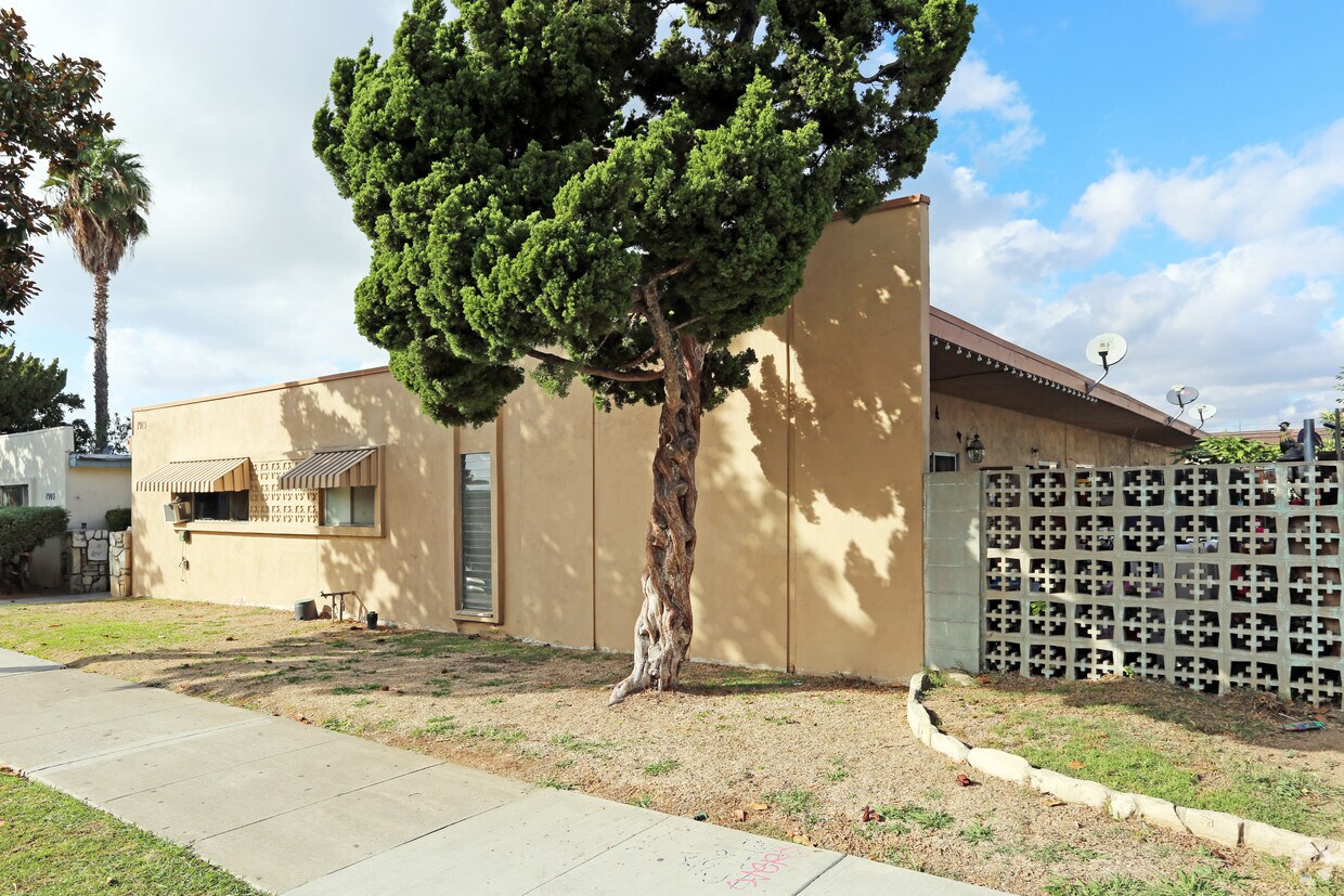 Building Photo - 1915 E Wilson Ave