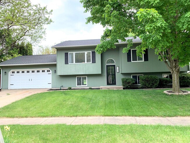 Foto del edificio - 155 Bayberry Ln