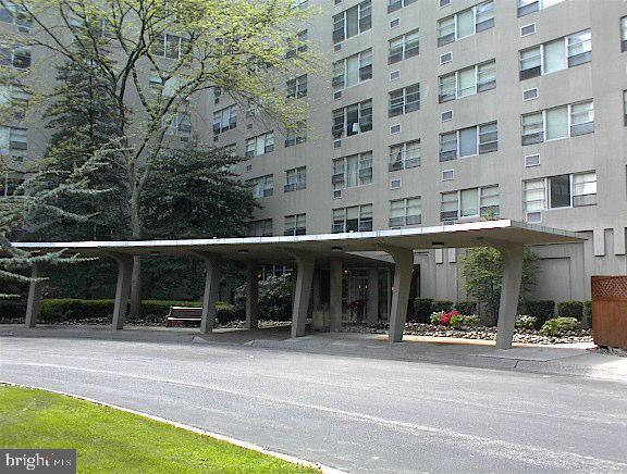Foto del edificio - 1030 E Lancaster Ave