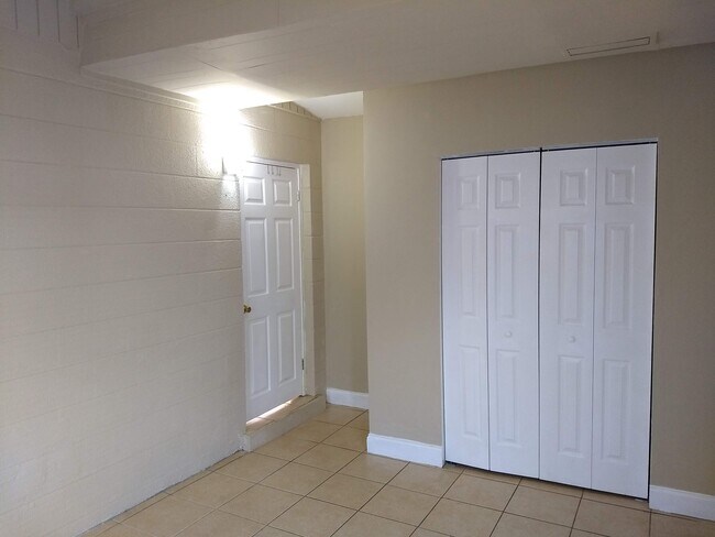 Building Photo - 226 E Cornelius Cir