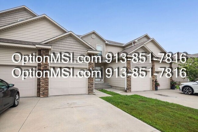 Foto del edificio - Townhome available in Piper schools
