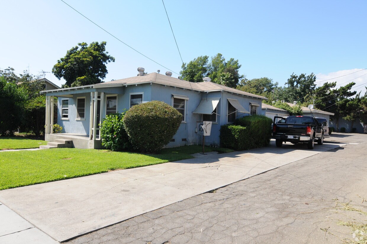 Building Photo - 329 E Acacia St