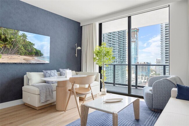 Building Photo - 601 NE 1st Ave