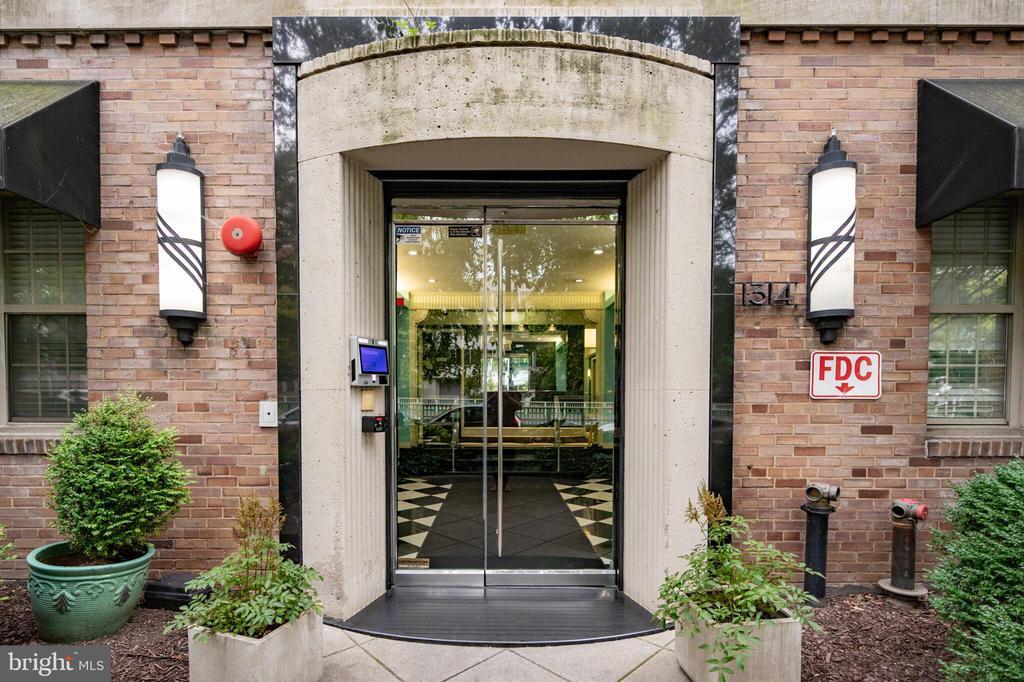 Primary Photo - 1314 Massachusetts Ave NW