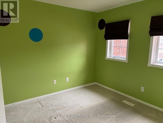 Building Photo - 15 Queen Anne Dr