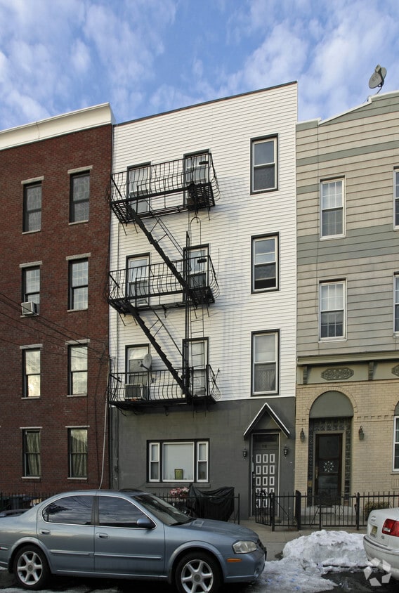 Building Photo - 318 3rd St