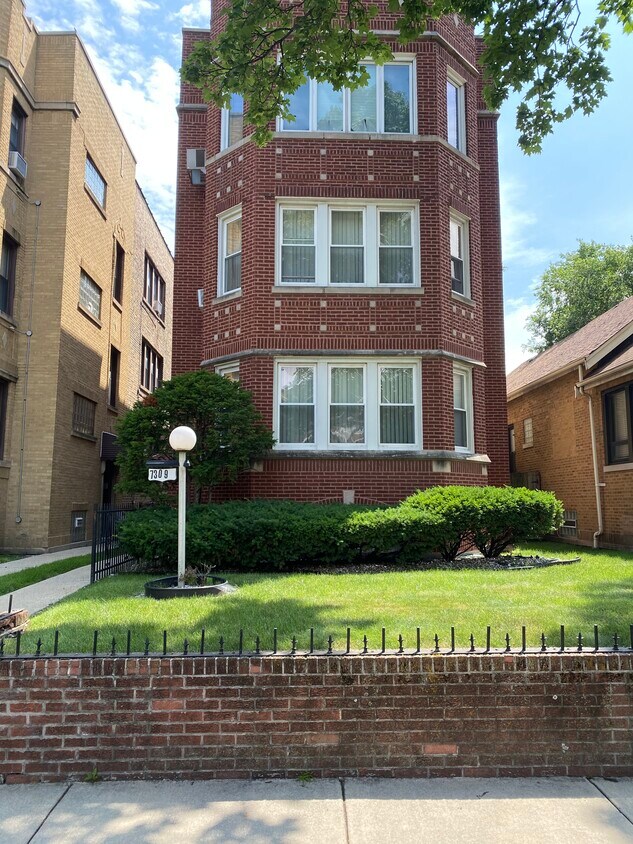 Front of Building - 7309 S Constance Ave