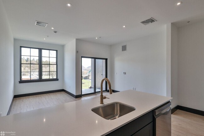 Foto del edificio - Studio Apartment at Watermark in Downtown ...