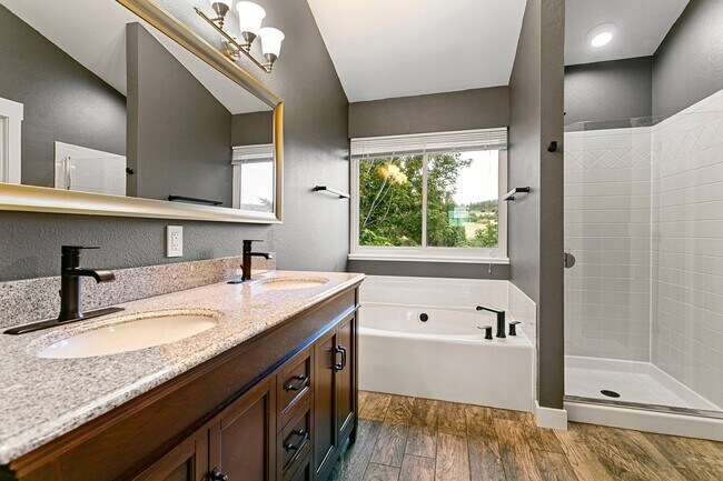 Building Photo - CUSTOM REMODEL IN GLENEAGLE