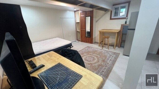 Building Photo - LARGE SEMI- BASEMENT STUDIO FOR HARDEN STR...