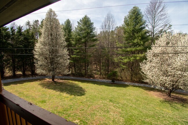Foto del edificio - 2680-A River Heights Rd