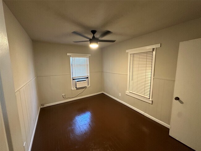 Foto del edificio - 2721 Napoleon St