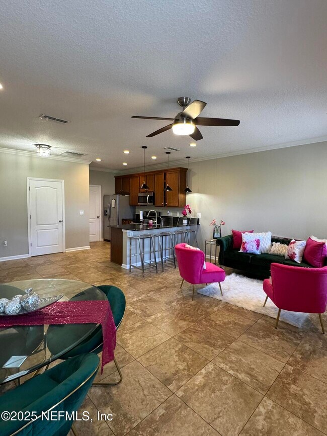 Foto del edificio - 528 Sherwood Oaks Dr