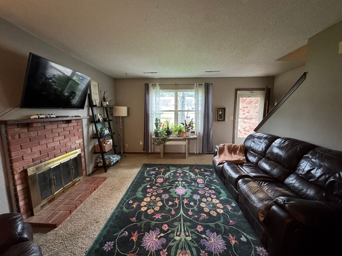 Primary Photo - 4316-4318 W Ludwick Blvd