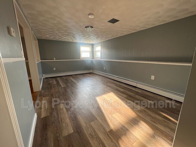 Foto del edificio - 105 Enfield St