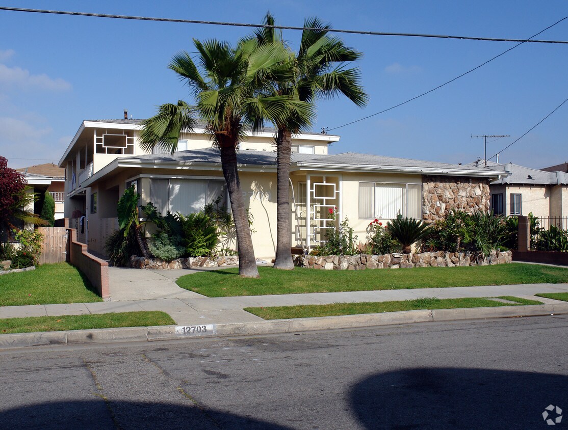 Primary Photo - 12703 Oxford Ave