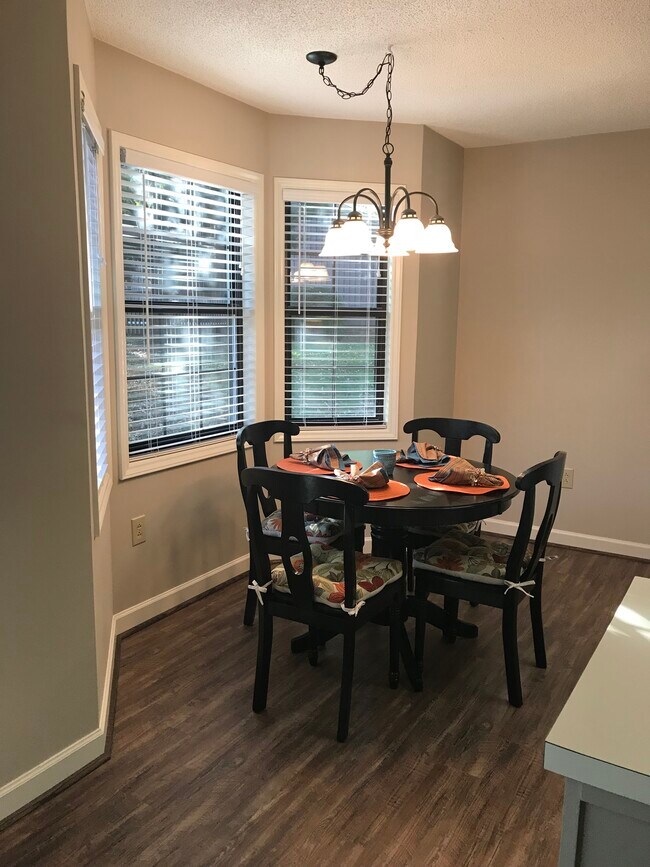 Eat in Kitchen - 2752 Victory Ct