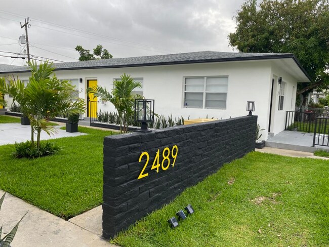 Foto del edificio - 2489 SW 27th St