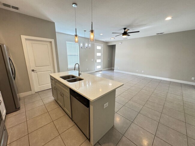 Building Photo - Beautiful 4 Bedroom, 2 Bathroom Home in Poinciana!!