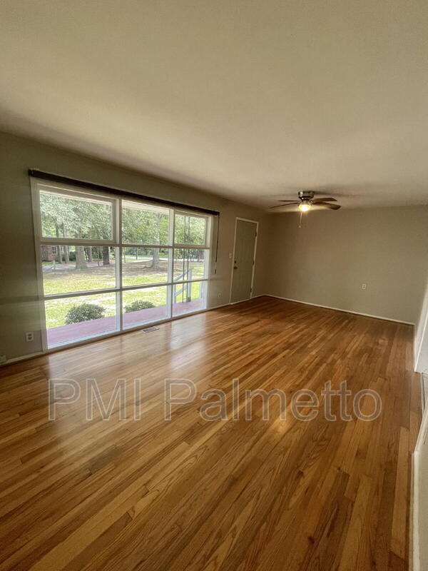Foto del edificio - 3319 Brookwood Ct