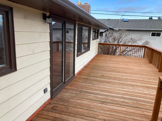 Deck - 409 Graham St