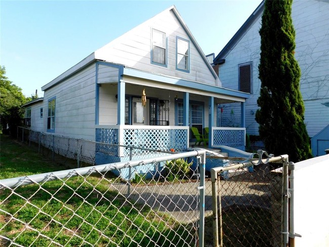 Building Photo - 1023 Avenue L
