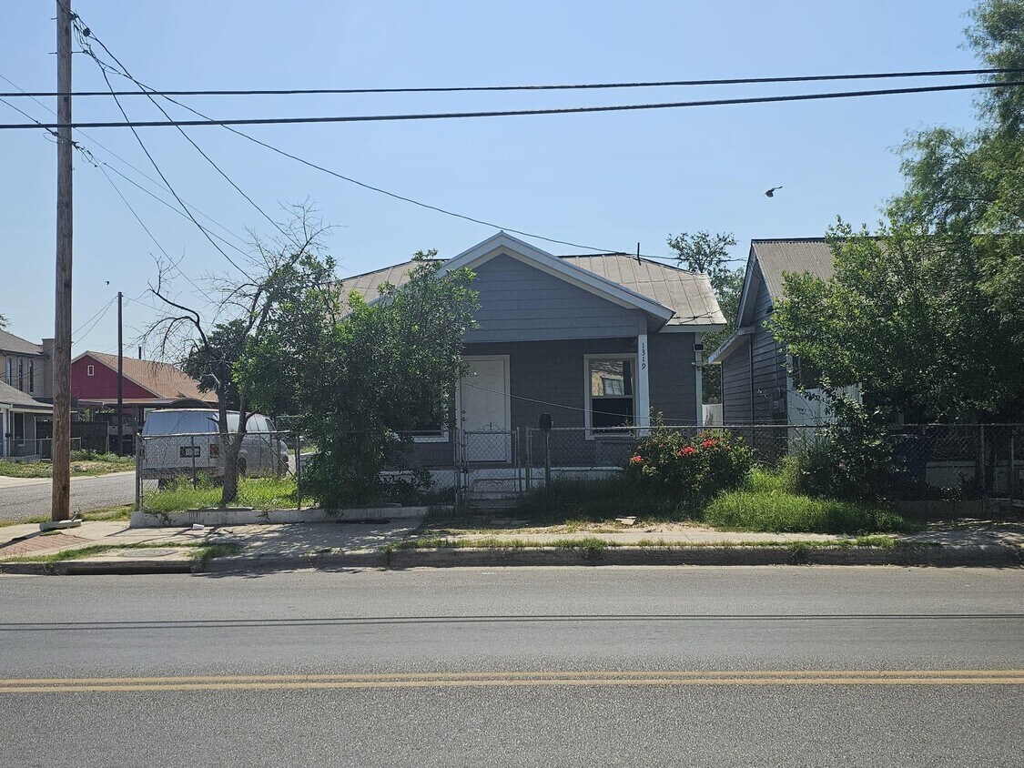Foto principal - 1319 Santa Maria Ave