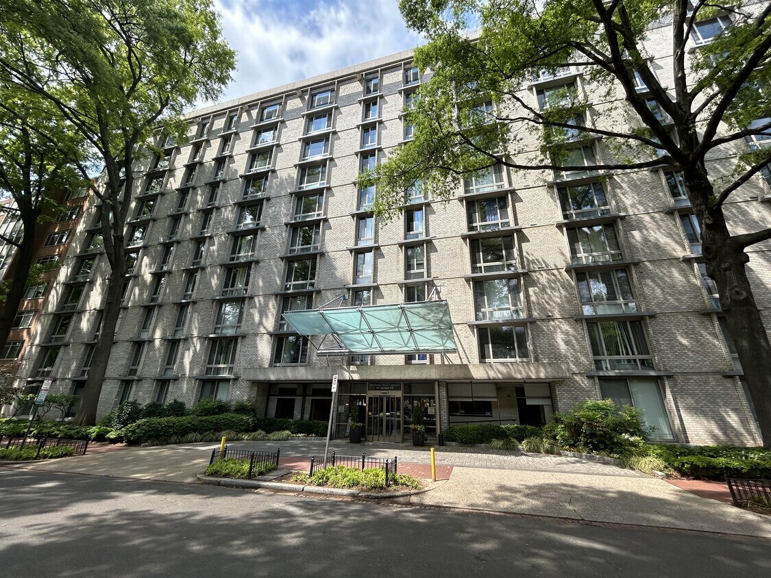 Foto principal - 950 25th St NW