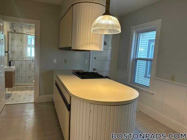 Building Photo - 57 Hawthorne St