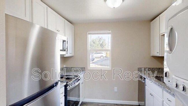Foto del edificio - 2405 E St Vrain St