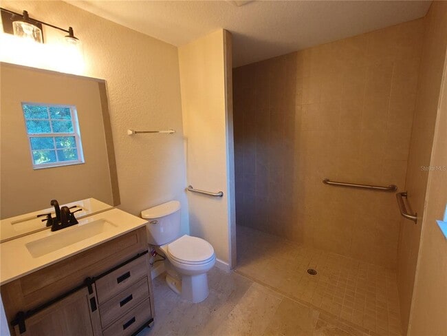 Building Photo - 917 Jensen Ave