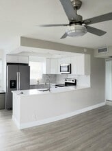 Building Photo - 271 Fanshaw G