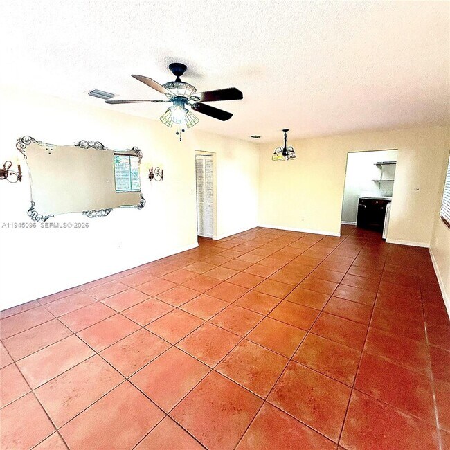 Foto del edificio - 11900 SW 6th St