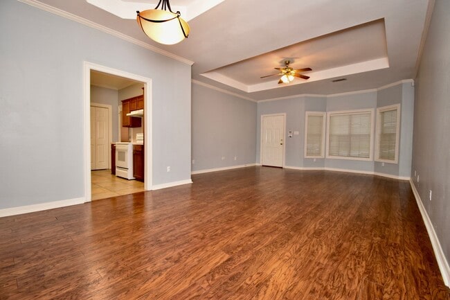 Building Photo - Centrally Located 2 Bedroom 2 Bath House